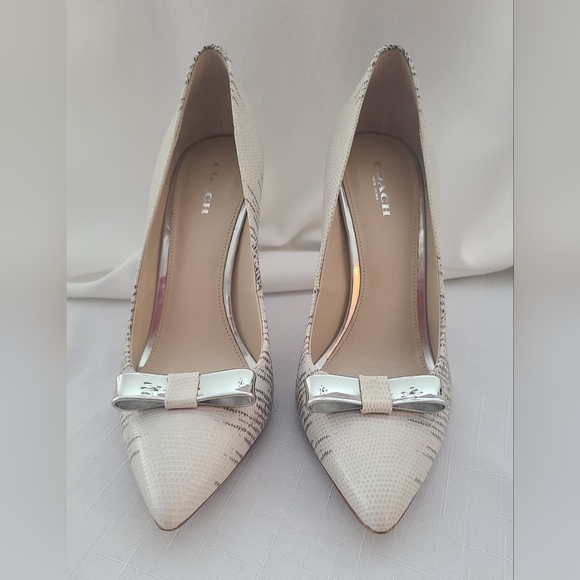 Coach Hallie Soft print Lizard, Cloud, size 8 - Picture 3 of 5